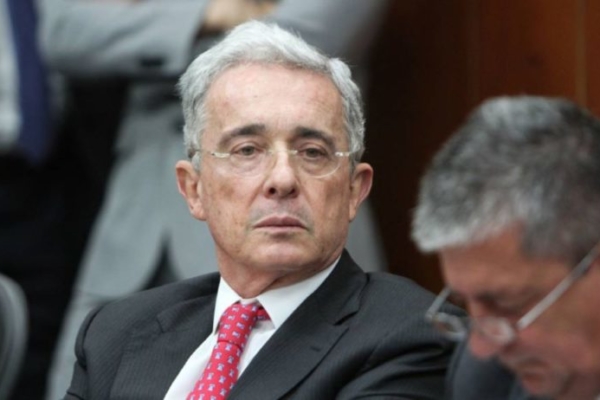 Fiscalía colombiana llevará a juicio a Uribe por soborno de testigos y fraude procesal