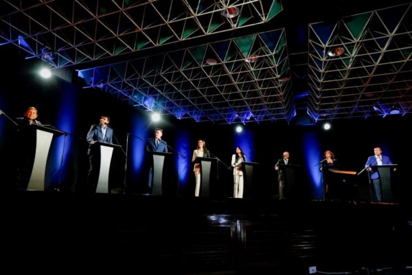 Candidatos opositores negocian para buscar unidad frente a las inhabilitaciones