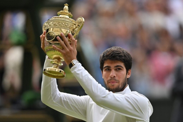 Español Carlos Alcaraz hace historia en final de Wimbledon al batir al serbio Djokovic