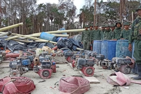 Desalojaron 1.300 mineros ilegales del devastado parque nacional Yapacana en Amazonas