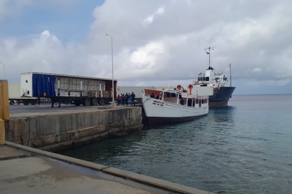 Llegó la primera embarcación desde Venezuela a Bonaire: Estaba cargada con 20 toneladas de frutas y hortalizas