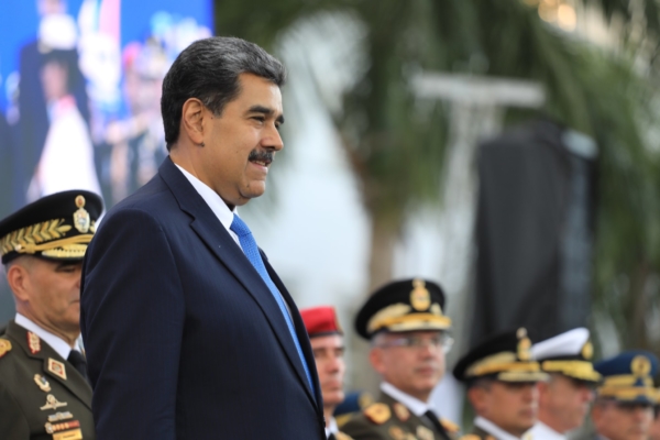 Nicolás Maduro ratifica a Padrino López como ministro de Defensa por noveno año consecutivo