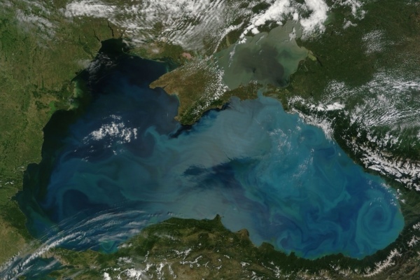 Ucrania advierte que atacará buques en el Mar Negro si van a puertos rusos