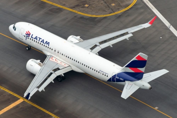 Aerolínea Latam reanudó operaciones en Venezuela con vuelos diarios entre Caracas y Lima