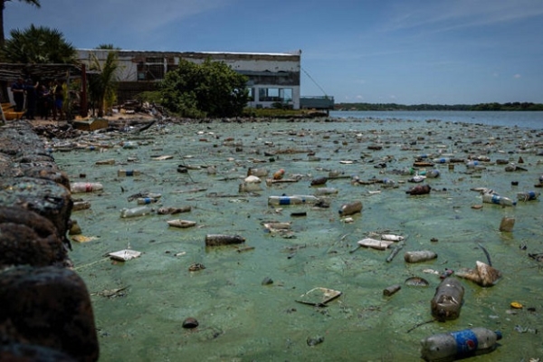 Maduro anuncia plan especial para descontaminar y recuperar el lago de Maracaibo