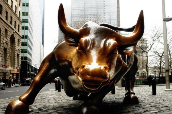 Datos económicos positivos en EEUU mantienen la fiesta en Wall Street