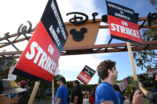 Los actores de Hollywood toman las calles en su primer día de huelga