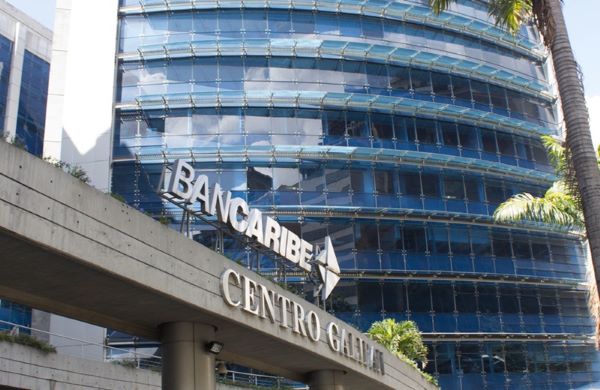 Bancaribe destaca por su fuerte apuesta por la tecnología de servicios.