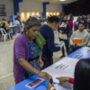 Guatemaltecos salen a votar por un nuevo presidente en unos comicios cruciales para la democracia