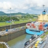 Pagar más para adelantarse y llevar menos mercancía: Los efectos de la sequía en el Canal de Panamá