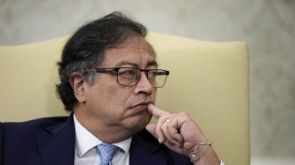 Gustavo Petro pide no explotar petróleo en el territorio disputado por Venezuela y Guyana