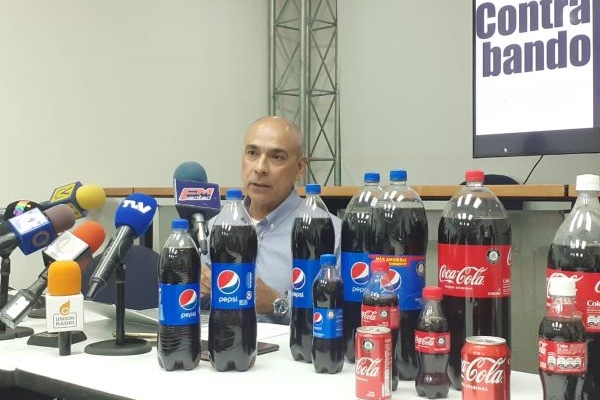 Entran 2.100.000 cajas mensuales: Alertan que el contrabando puede dominar el mercado de refrescos