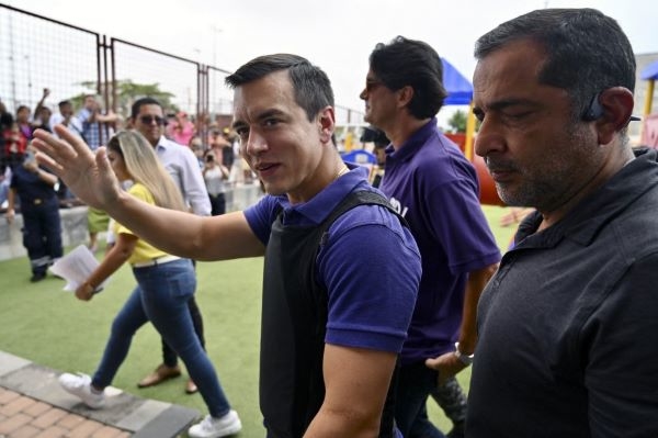 Daniel Noboa hace campaña con chaleco antibalas en Ecuador: «capaz y me matan también»
