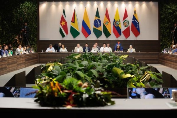 Cumbre Amazónica culmina con un llamado al «mundo rico» para que pague por la selva