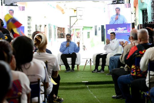 Maduro insta a crear centros electorales en «el epicentro de cada comunidad» de Venezuela