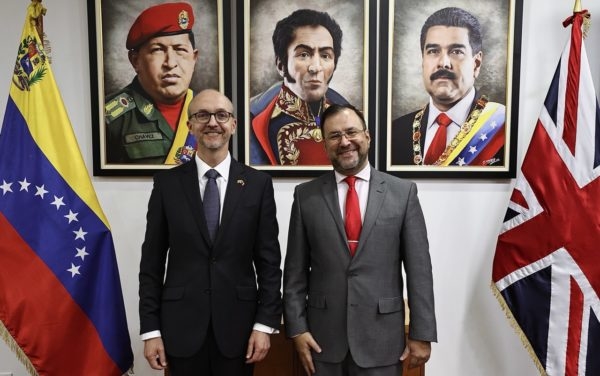 Venezuela y Reino Unido buscan mejorar relaciones pese a disputa legal por el oro retenido