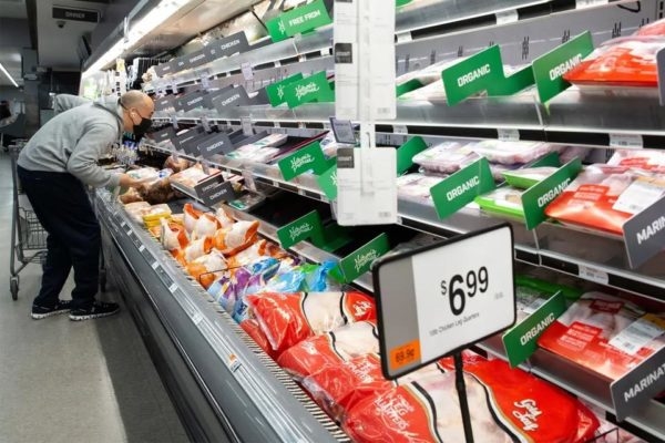 Repunte de la inflación en EEUU aleja las esperanzas de un recorte de tasas