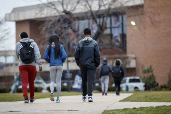 El 80 % del alza en matrículas universitarias en EEUU se debe a inmigrantes, según estudio