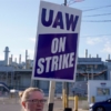 Centenares de despidos temporales en EEUU por huelga en tres fábricas de autos