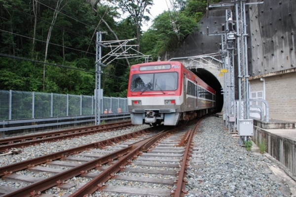 Suspenden por lluvia el mantenimiento de las vías del ferrocarril a los Valles del Tuy de este #24Sep