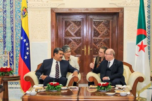 Nicolás Maduro aterrizó en Argelia tras una visita de casi una semana a China