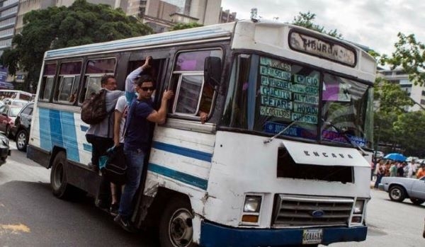 Tarifa del pasaje en Venezuela está devaluada en un 40%, según el sector transporte