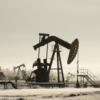 La AIE lo alerta: podría haber un superávit de oferta de petróleo durante todo 2024