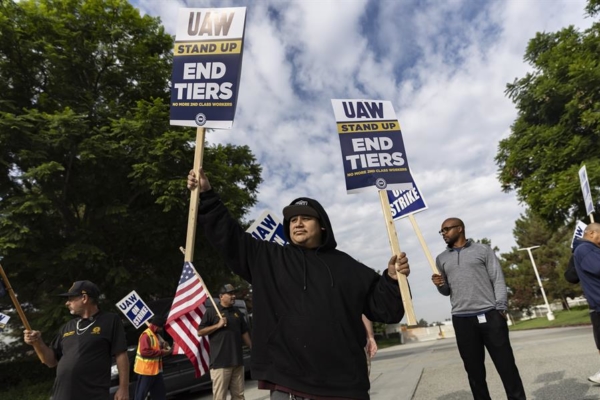 GM y Stellantis retoman las negociaciones con el sindicato UAW para finalizar la huelga