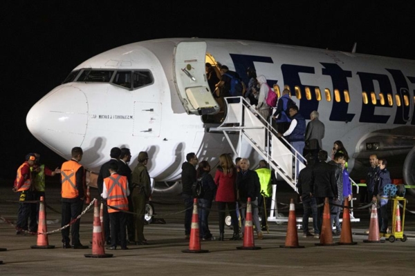 Aterrizaron en el país los primeros 127 migrantes deportados desde Estados Unidos