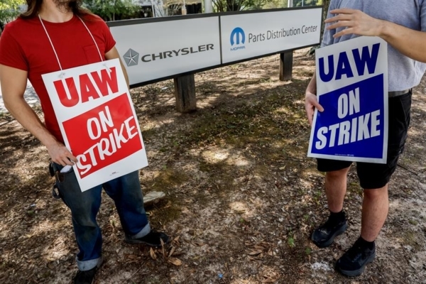Sindicato estadounidense UAW reivindica el poder de la huelga y la unidad del mundo laboral en EEUU