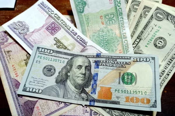 El dólar marca un nuevo máximo histórico frente al peso cubano en el mercado informal