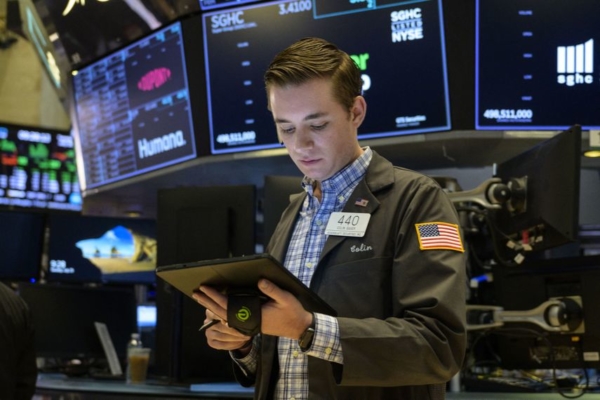 Wall Street cierra en verde y el S&P 500 alcanza un máximo histórico