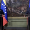Venezuela refuerza lazos financieros entre bancos centrales con Rusia para «desdolarizar» la economía