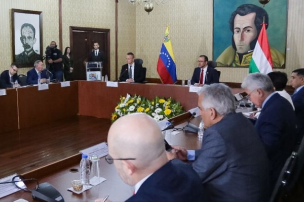 Venezuela y Hungría apuestan por ampliar la cooperación en áreas como petróleo y gas