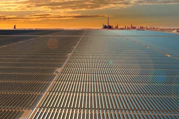 Emiratos Árabes inaugura una de las plantas solares más grandes del mundo