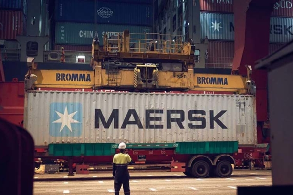 Maersk suspende el transporte mar&iacute;timo de mercanc&iacute;as en siete pa&iacute;ses por la guerra en Ir&aacute;n