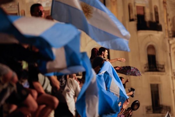 Argentina enfrenta tibias movilizaciones tras anuncios económicos de Milei