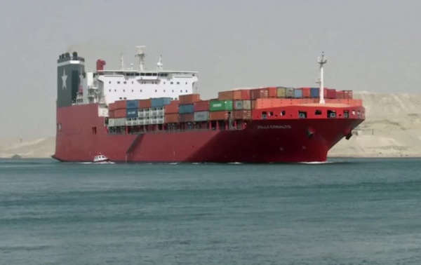 Navieras japonesas deciden cambiar las rutas de sus buques para evitar el mar Rojo