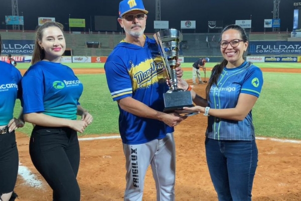 Navegantes del Magallanes con un nuevo trofeo: la Copa Bancamiga