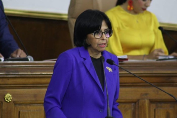 Modelo económico independiente y diversificado hará a Venezuela menos vulnerable: Delcy Rodríguez