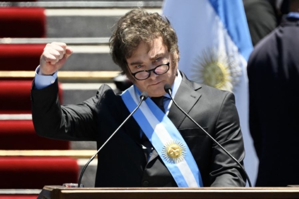 Milei anuncia estanflación en Argentina, pero jura que será «el último mal trago»