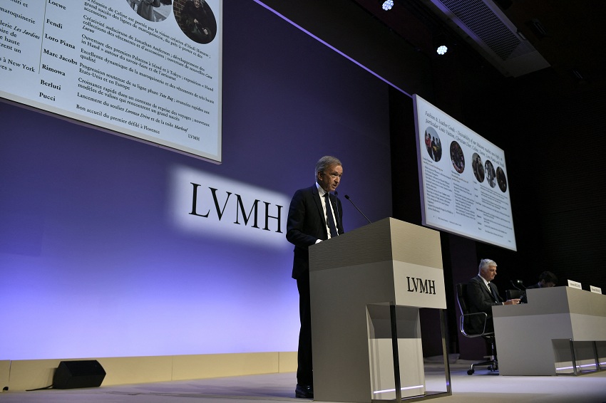 Grupo francés de lujo LVMH registra récords de ventas y beneficios en 2023