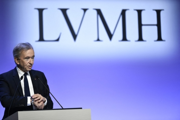 Grupo francés de lujo LVMH registra récords de ventas y beneficios en 2023