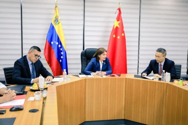 Venezuela afianza cooperación en materia aeroespacial con China