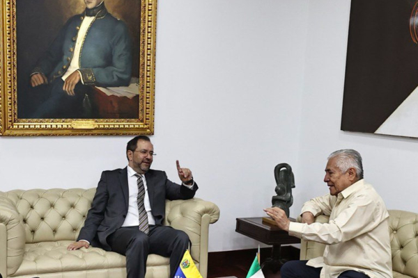 Venezuela y México buscan fortalecer vínculos tras la firma de un acuerdo entre petroleras