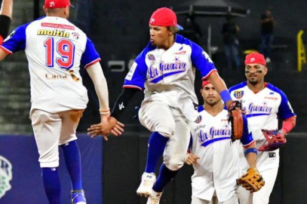 Tiburones lo volvió hacer y se mantiene invicto en playoffs de la LVBP