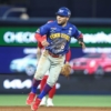 Tiburones exprimió a los Naranjeros y lograron tercer triunfo en Miami