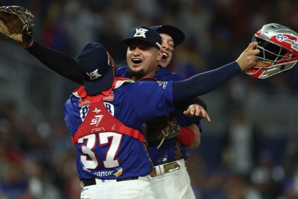 Ángel Padrón histórico con soberbio «No Hit No Run»: Tiburones busca pase a la final de la Serie del Caribe