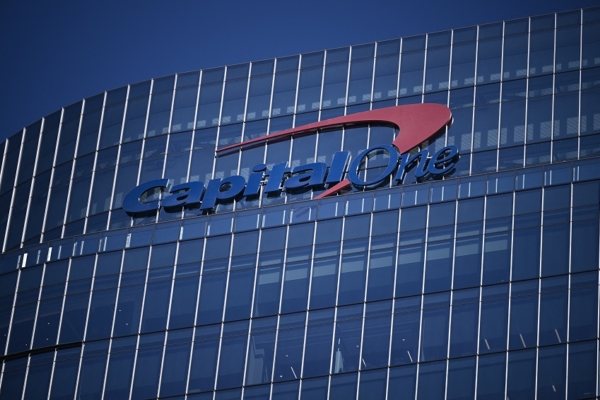 Compra de Discover por Capital One consolida el mercado de tarjetas de crédito en EEUU