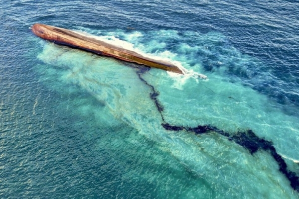 Trinidad y Tobago confirman que el derrame del barco abandonado es combustible